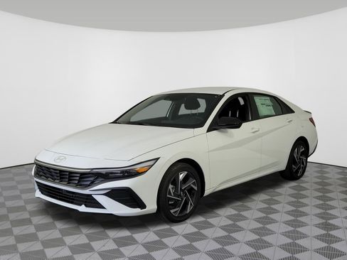 New 2025 Hyundai Elantra SEL image 40