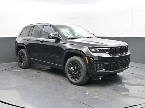 New 2025 Jeep Grand Cherokee Laredo image 7