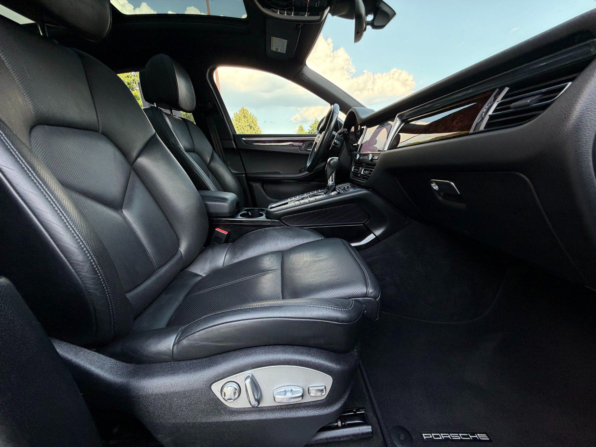 Used 2021 Porsche Macan S AWD/4WD image 18