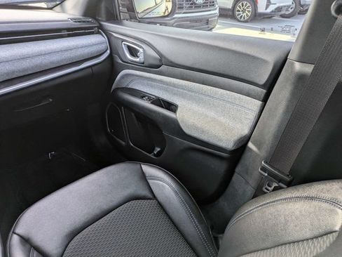 Used 2023 Jeep Compass Latitude w/ Sun and Sound Group AWD/4WD image 18
