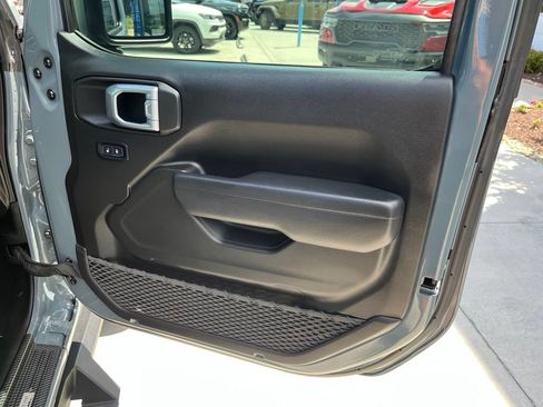 Used 2025 Jeep Gladiator Mojave AWD/4WD image 28