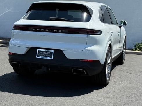 Used 2025 Porsche Cayenne AWD/4WD image 10