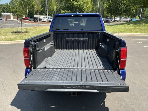 Used 2025 Toyota Tacoma TRD Sport AWD/4WD image 31