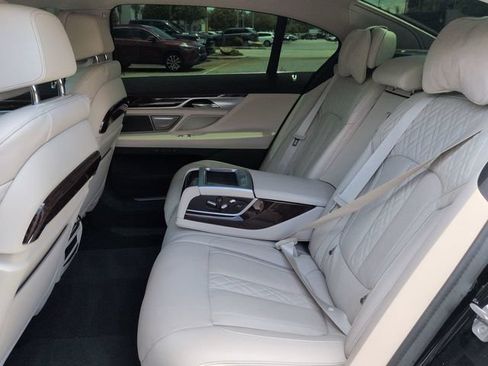 Used 2022 BMW 750i xDrive w/ Luxury Rear Seating Package AWD/4WD image 13