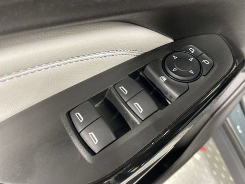 Used 2025 Chevrolet Trax LT FWD image 13