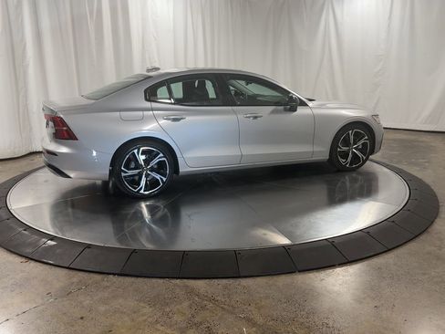Used 2024 Volvo S60 B5 Plus image 2