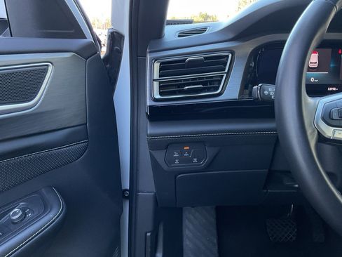 Used 2024 Volkswagen Atlas Cross Sport SE image 25