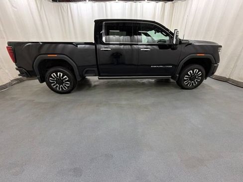 Used 2024 GMC Sierra 2500 Denali Ultimate AWD/4WD image 7