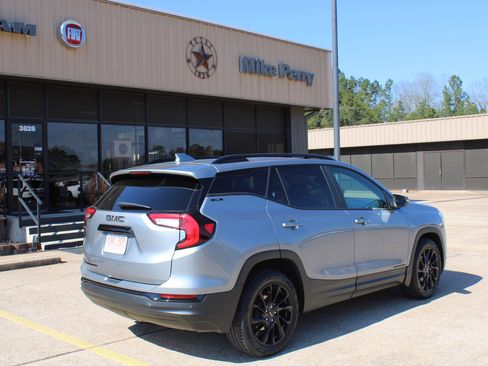 Used 2023 GMC Terrain SLE w/ Driver Convenience Package image 7