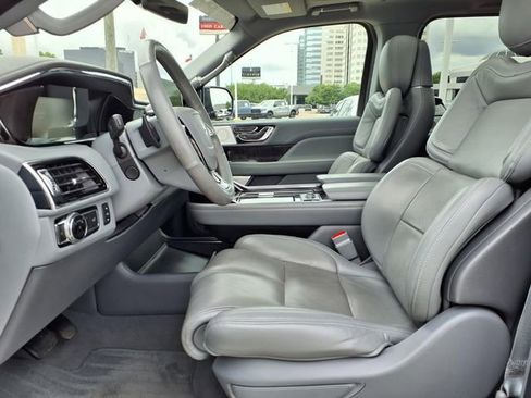 Certified 2020 Lincoln Navigator Reserve w/ Luxury Package RWD image 4