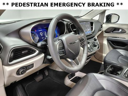 Certified 2024 Chrysler Pacifica Touring-L image 13