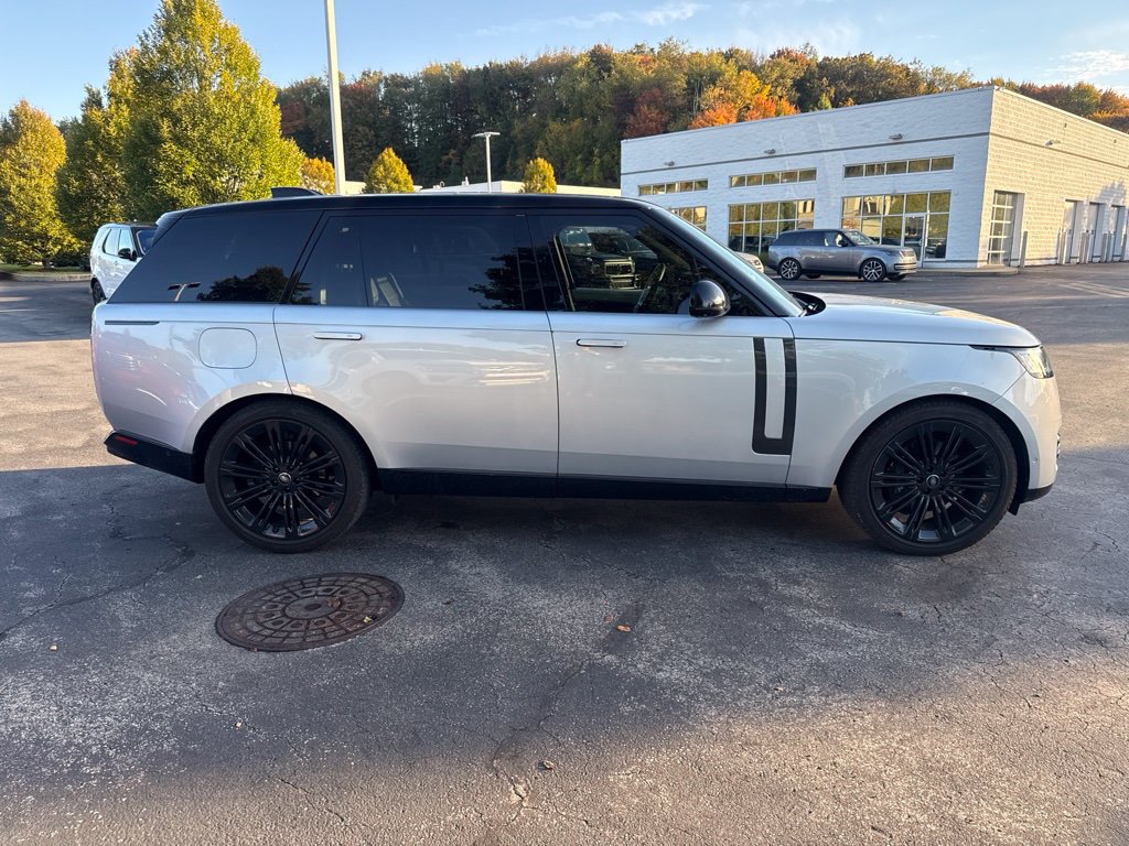 Used 2024 Land Rover Range Rover Long Wheelbase SE AWD/4WD image 7