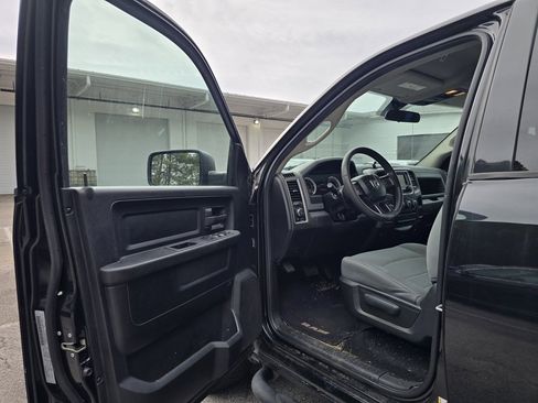 Used 2018 RAM 1500 Express w/ Black Ram 1500 Express Group image 9