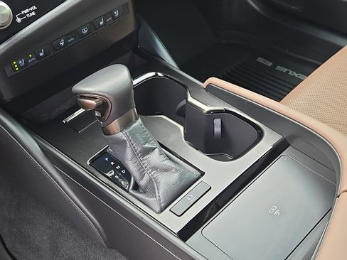 Used 2024 Lexus ES 350 Ultra Luxury w/ Accessory Package (Z2) FWD image 30