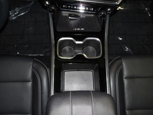 Used 2025 Chevrolet Traverse LT w/ Driver Confidence Package FWD image 13