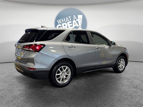 Used 2023 Chevrolet Equinox LT image 3