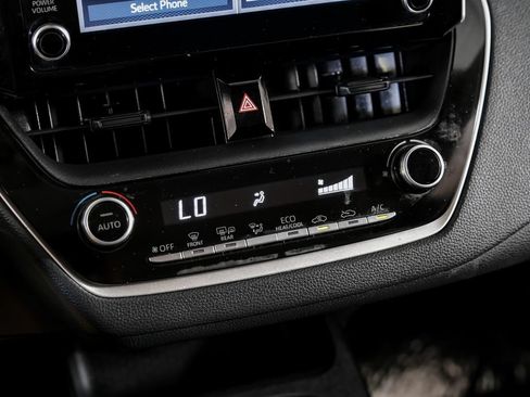 Used 2020 Toyota Corolla LE FWD image 24