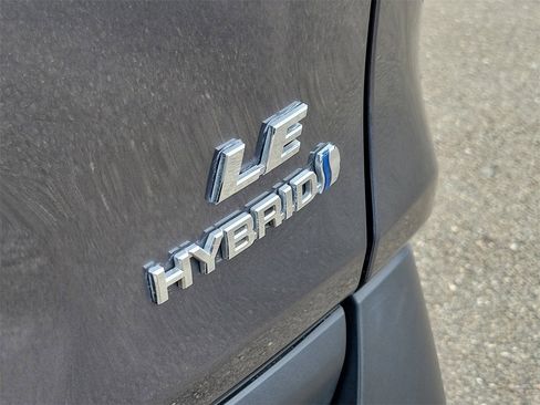 Used 2019 Toyota RAV4 LE image 7