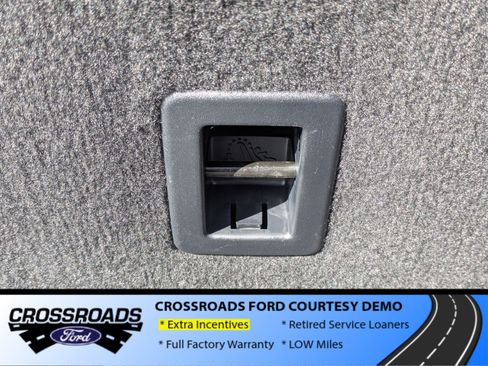 New 2025 Ford Explorer Active image 30