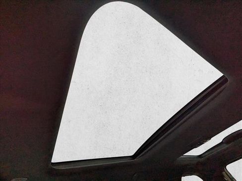 Used 2024 Land Rover Discovery Dynamic SE image 18