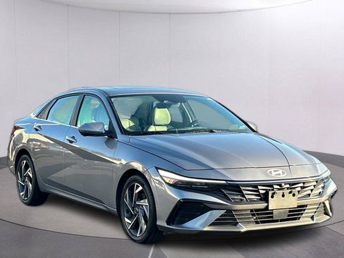 Used 2024 Hyundai Elantra Limited FWD image 9