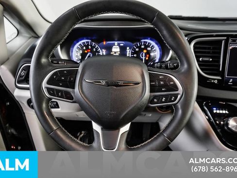 Used 2023 Chrysler Pacifica Touring-L FWD image 24