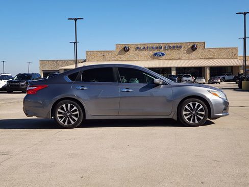 Used 2016 Nissan Altima 2.5 SV image 7