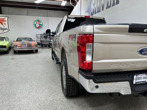 Used 2017 Ford F250 Lariat w/ Chrome Package image 9