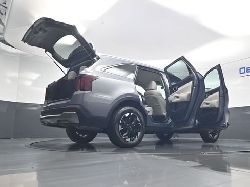 Certified 2025 Kia Sorento S AWD/4WD image 61