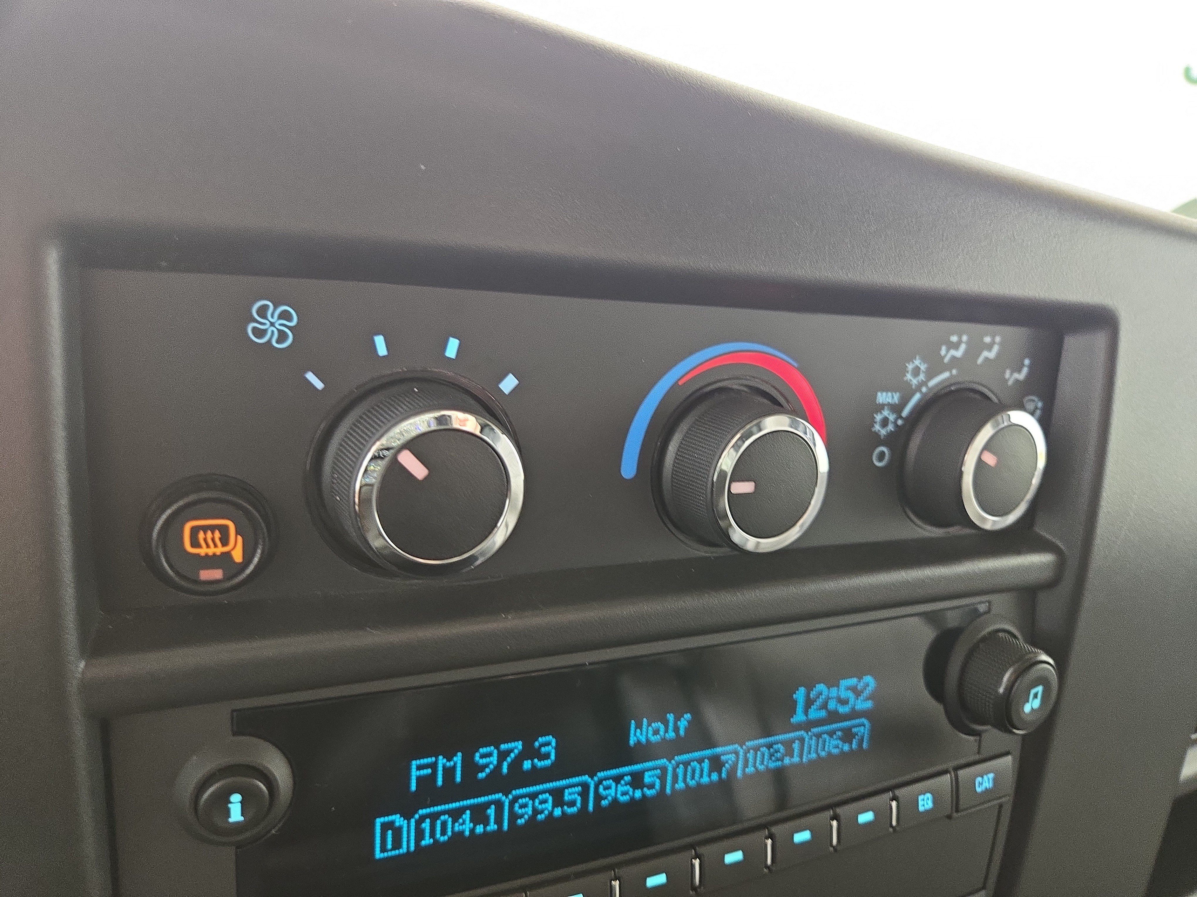 Certified 2025 Chevrolet Express 3500 LT w/ LT Preferred Equipment Group RWD image 27