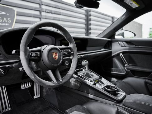 Used 2026 Porsche 911 GT3 w/ Weissach Package RWD image 2