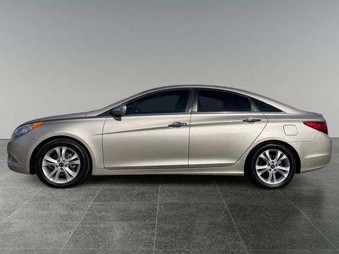 Used 2012 Hyundai Sonata Limited w/ Navigation Pkg FWD image 2
