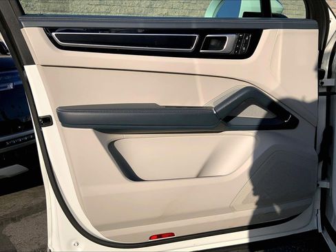 Used 2022 Porsche Cayenne GTS image 20
