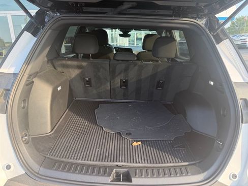 Used 2025 Chevrolet Equinox LT w/ Safety and Technology Package FWD image 8
