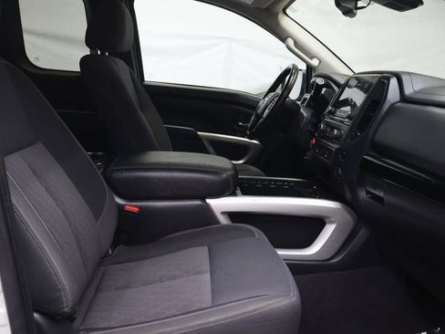 Used 2022 Nissan Titan SV image 10