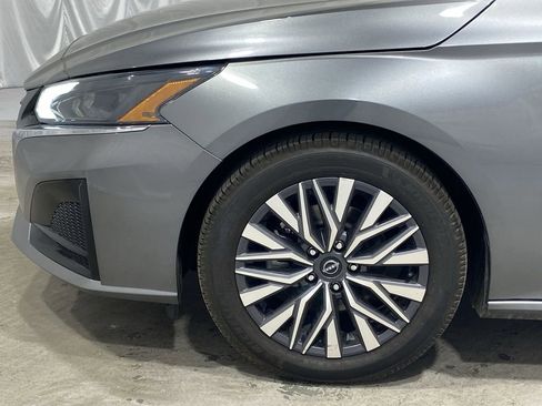Used 2023 Nissan Altima 2.5 SV image 18