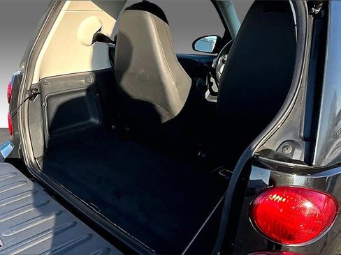 Used 2013 smart fortwo pure image 16