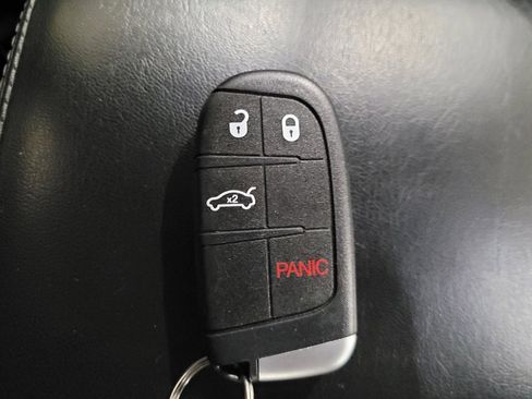 Used 2019 Chrysler 300 Touring RWD image 32