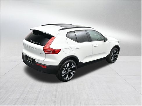 New 2026 Volvo XC40 B5 Ultra AWD/4WD image 17