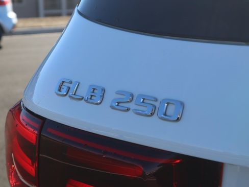 New 2026 Mercedes-Benz GLB 250 4MATIC image 9