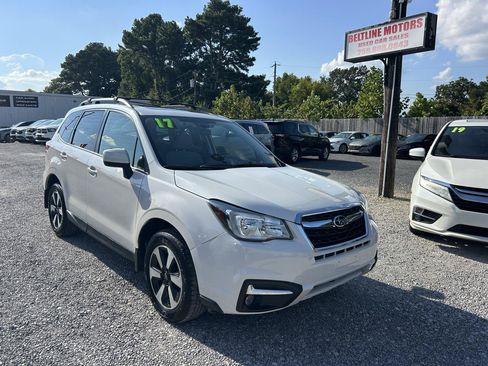 Used 2017 Subaru Forester 2.5i Premium AWD/4WD image 2