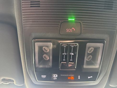 Used 2025 Volkswagen Atlas Cross Sport SE image 22