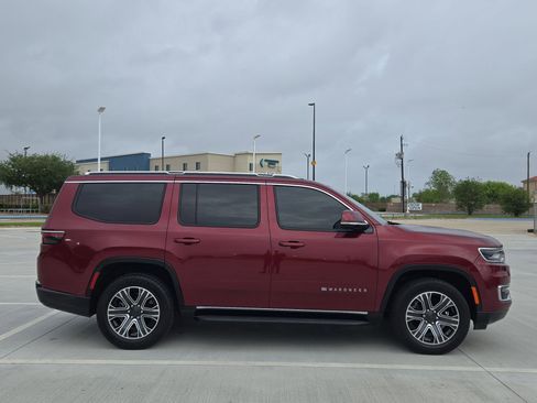 Used 2022 Jeep Wagoneer Series III w/ Rear Seat Video Group 1 image 2