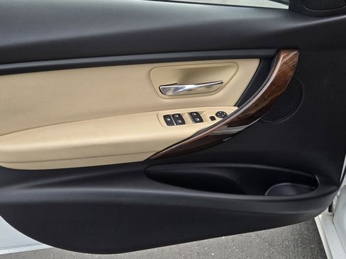 Used 2018 BMW 320i xDrive Sedan image 9