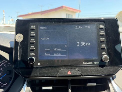 Used 2021 Toyota Venza LE AWD/4WD image 25