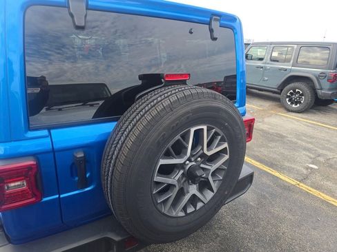 Used 2024 Jeep Wrangler Sahara w/ Safety Group image 11