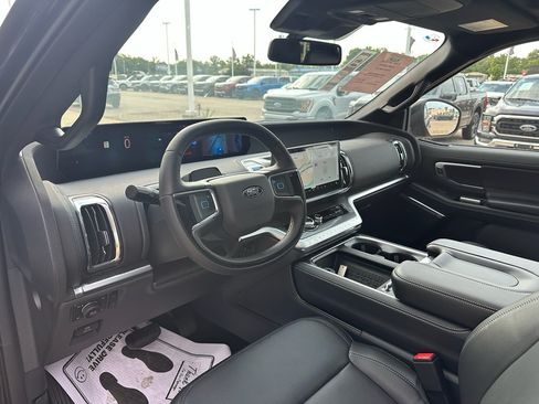 New 2025 Ford Expedition Platinum w/ Stealth Performance Package AWD/4WD image 17