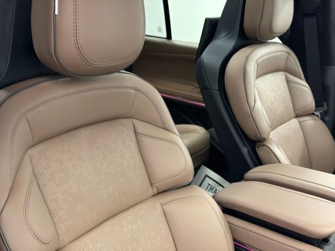 Used 2025 Lincoln Navigator L Black Label image 13