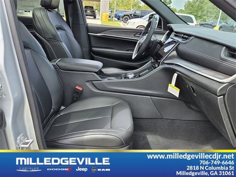 New 2025 Jeep Grand Cherokee Limited w/ Black Appearance Package image 18