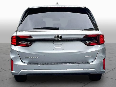 New 2026 Honda Odyssey Touring image 4